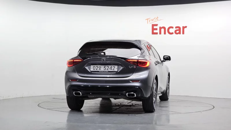 Infiniti Q30