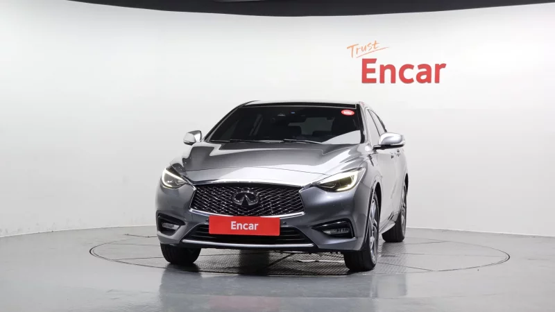 Infiniti Q30