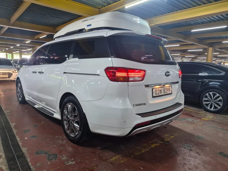 Kia Carnival