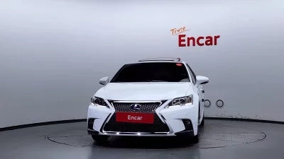 Lexus CT200h