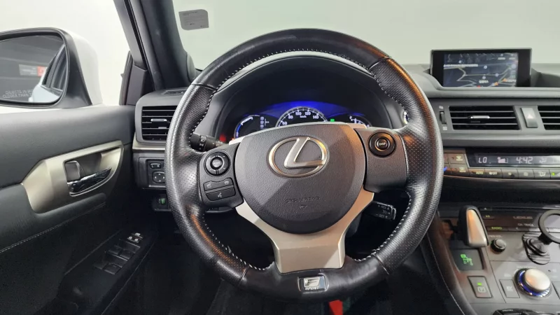 Lexus CT200h