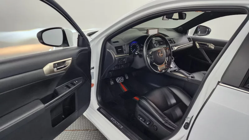 Lexus CT200h