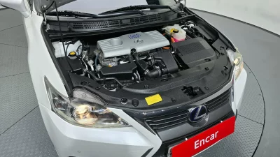 Lexus CT200h