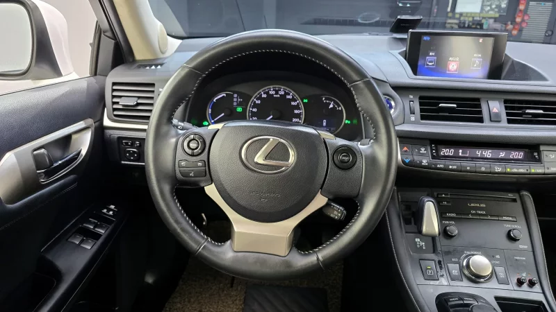 Lexus CT200h
