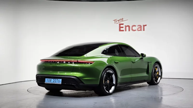 Porsche TAYCAN
