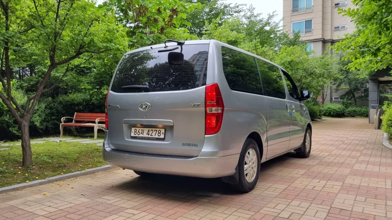 Hyundai Starex