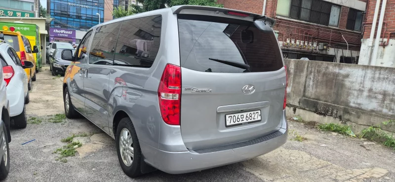 Hyundai Starex