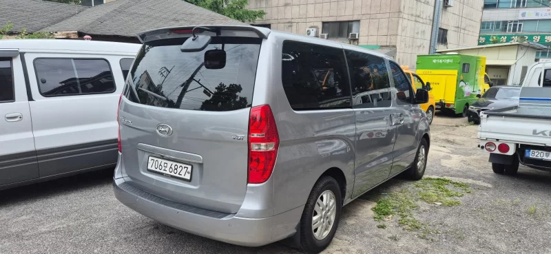 Hyundai Starex