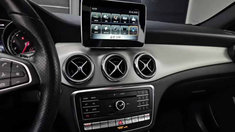 Mercedes-Benz GLA-Class