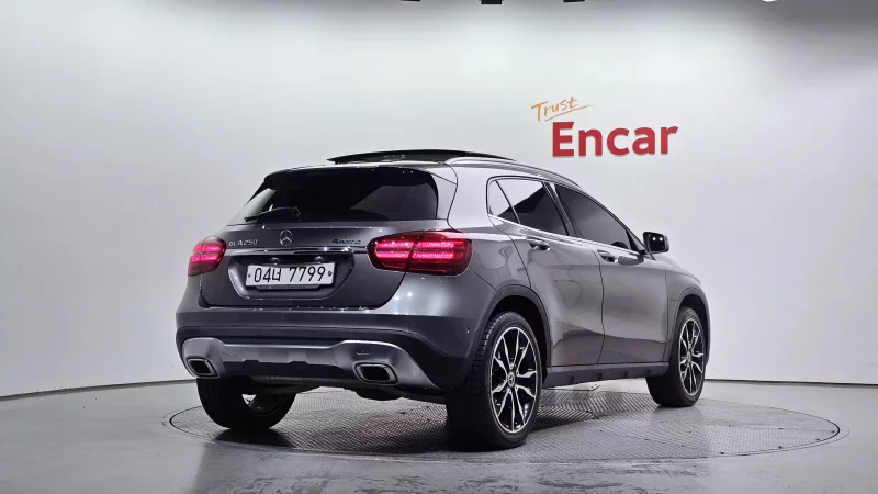 Mercedes-Benz GLA-Class