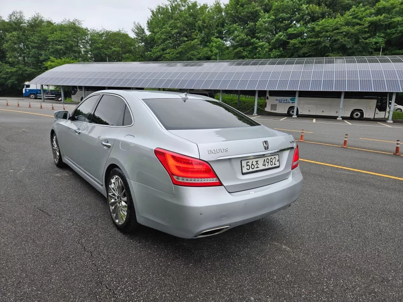 Hyundai Equus