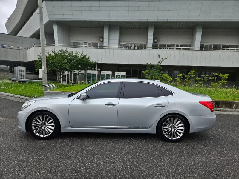 Hyundai Equus