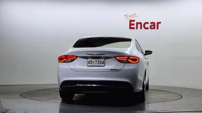 Chrysler 200