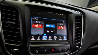 Chrysler 200