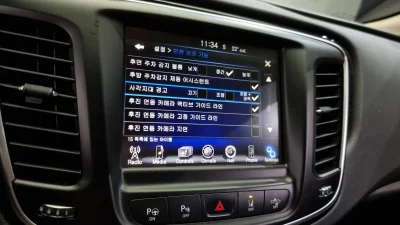 Chrysler 200