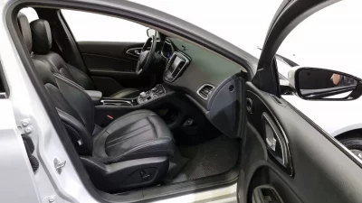 Chrysler 200
