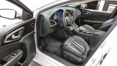 Chrysler 200