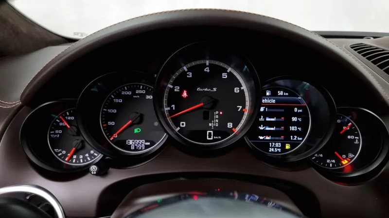 Porsche CAYENNE