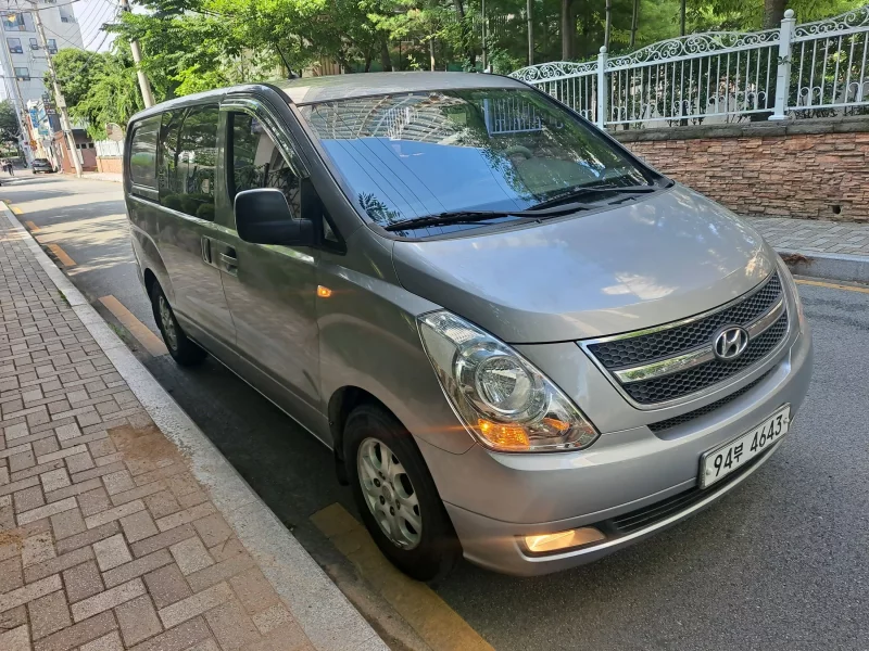 Hyundai Starex