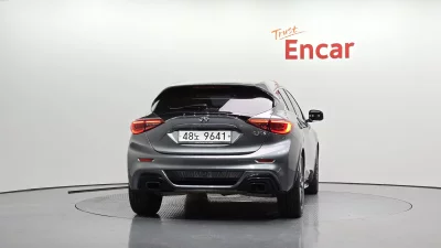 Infiniti Q30