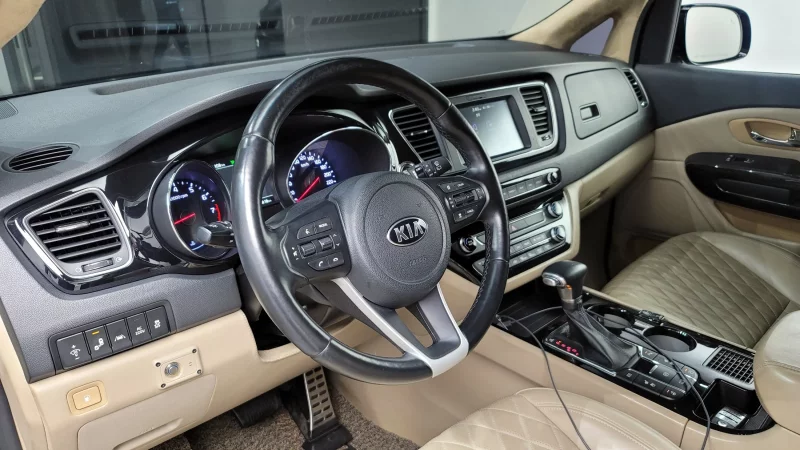 Kia Carnival