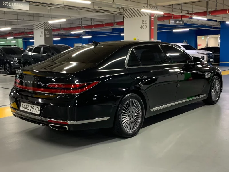 Genesis G90