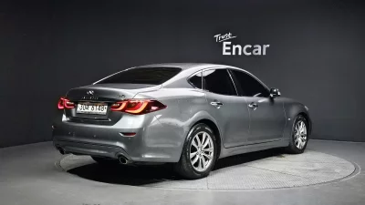 Infiniti Q70