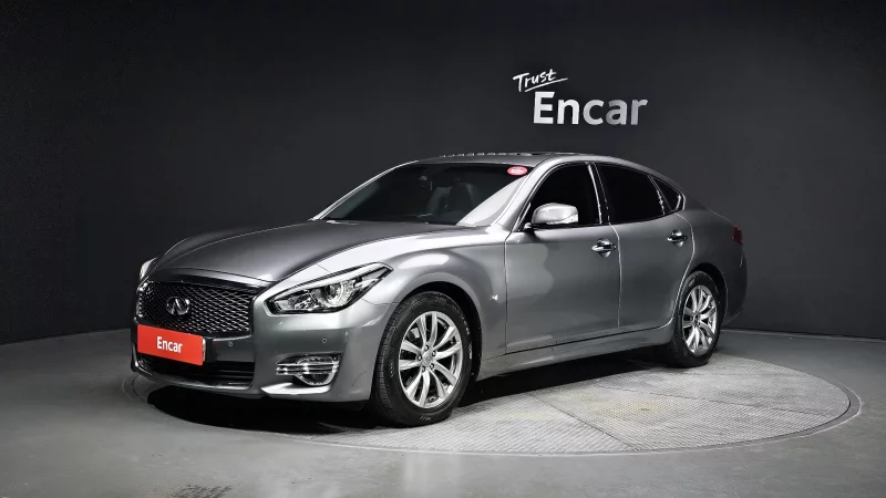 Infiniti Q70