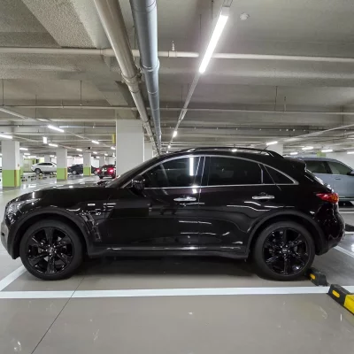 Infiniti QX70