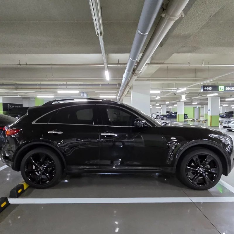 Infiniti QX70