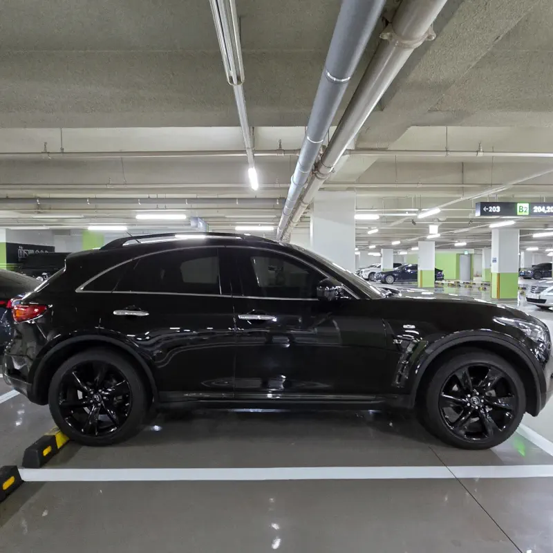 Infiniti QX70