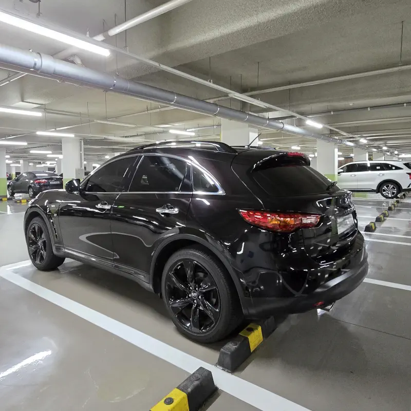 Infiniti QX70