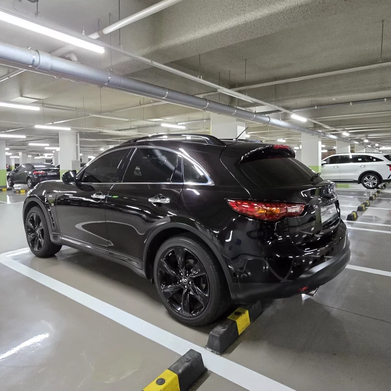 Infiniti QX70