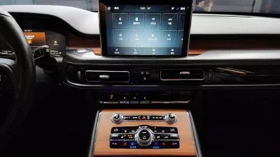 Lincoln AVIATOR