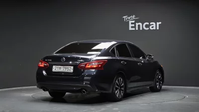 Nissan Altima