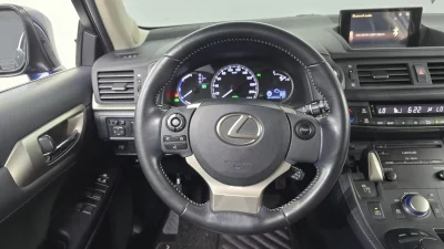 Lexus CT200h