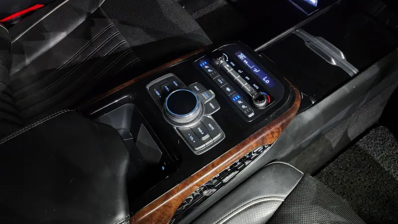 Genesis EQ900