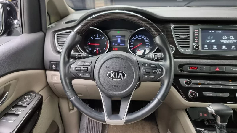 Kia Carnival