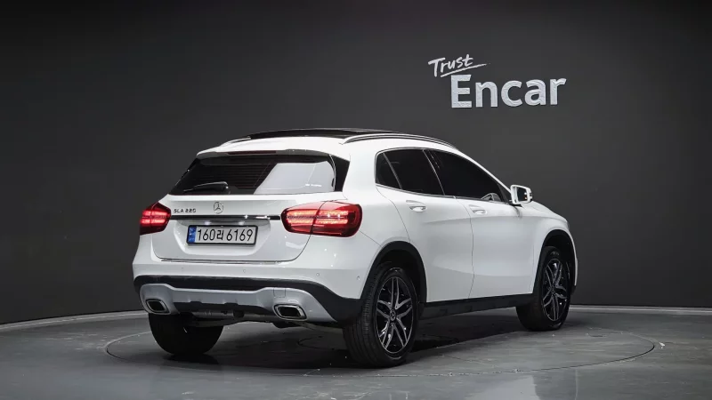 Mercedes-Benz GLA-Class