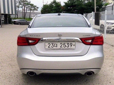Nissan MAXIMA