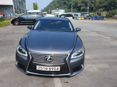 Lexus LS