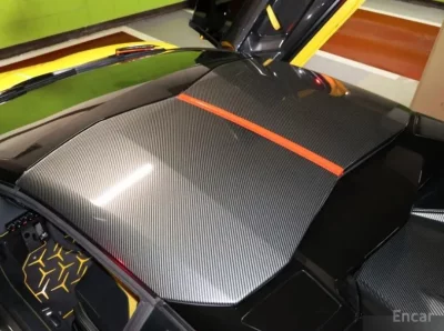 Lamborghini AVENTADOR