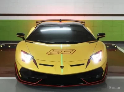 Lamborghini AVENTADOR