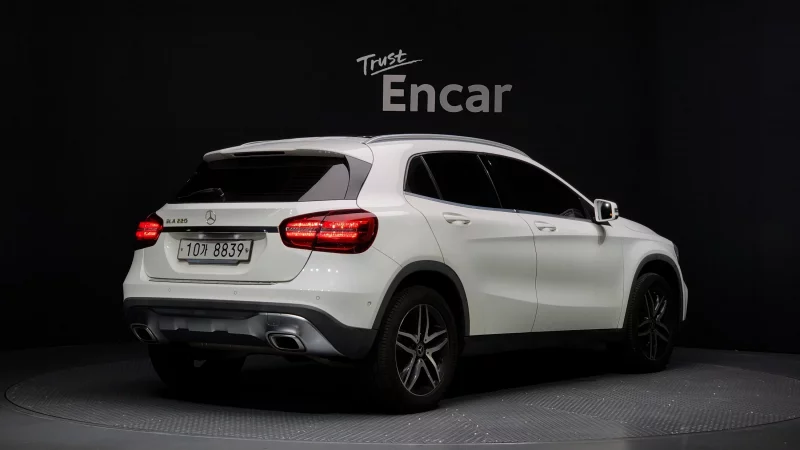 Mercedes-Benz GLA-Class
