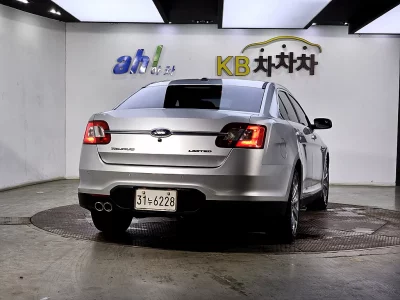 Ford TAURUS
