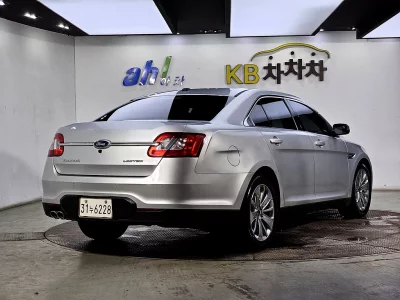 Ford TAURUS