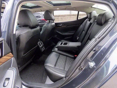 Nissan MAXIMA