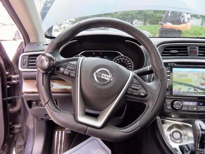 Nissan MAXIMA