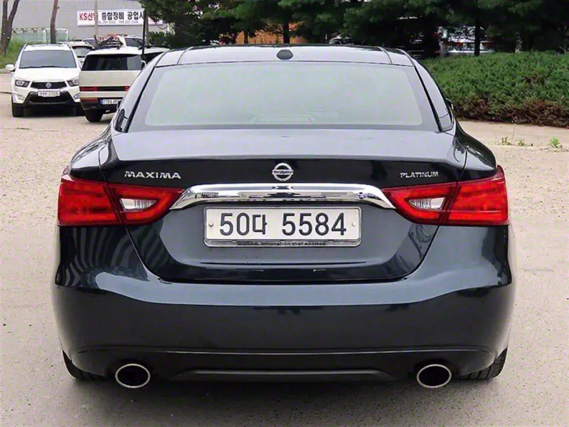 Nissan MAXIMA