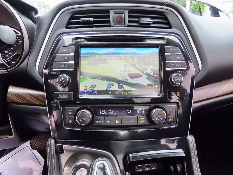 Nissan MAXIMA